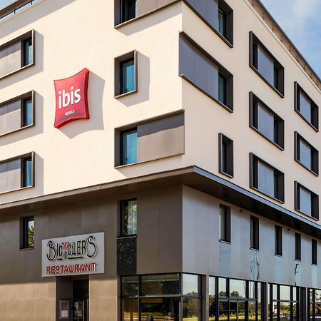 Ibis Saint Quentin En Yvelines - Velodrome Hotel Монтини-льо-Бретоньо Екстериор снимка