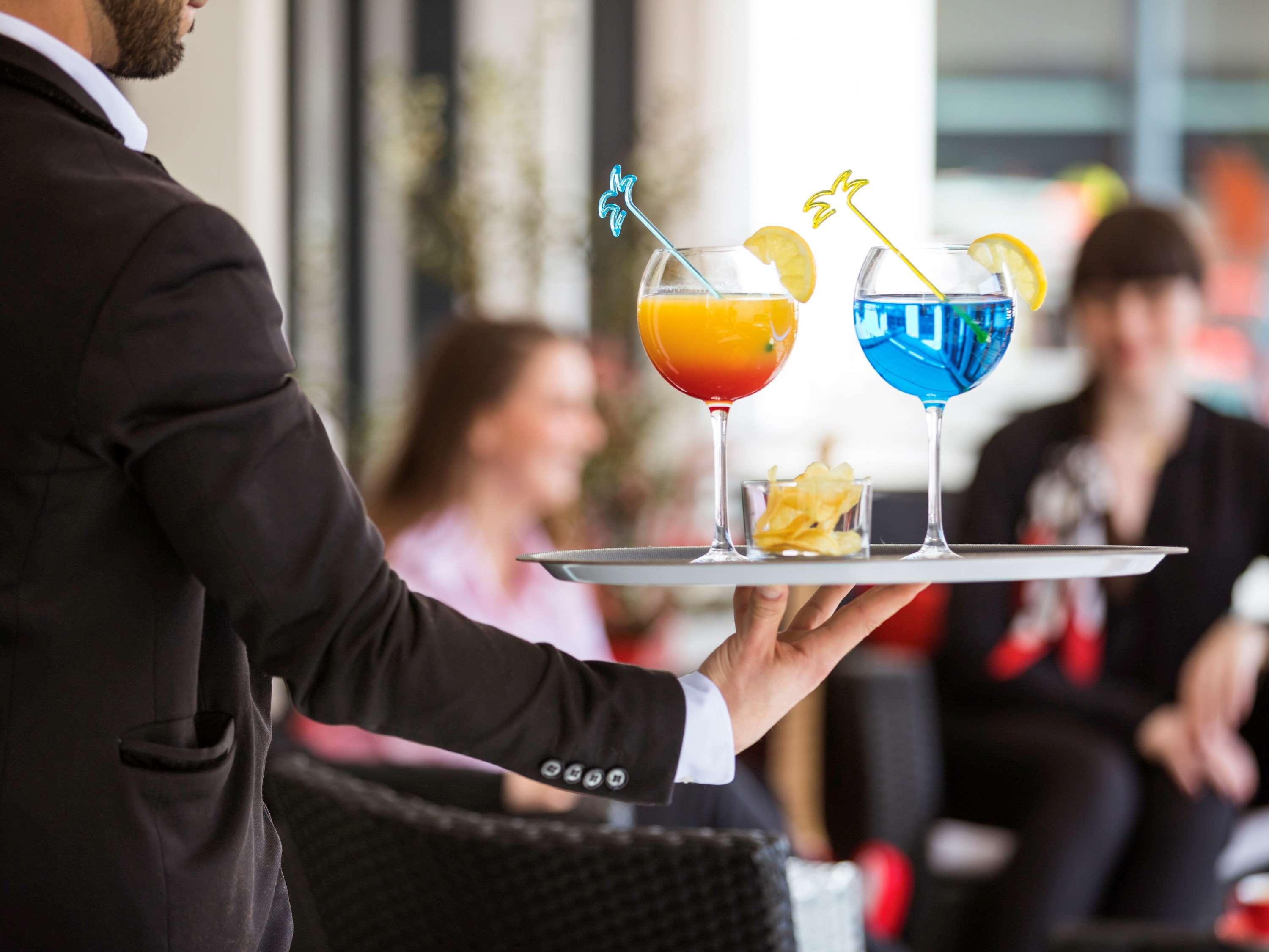 Ibis Saint Quentin En Yvelines - Velodrome Hotel Монтини-льо-Бретоньо Екстериор снимка