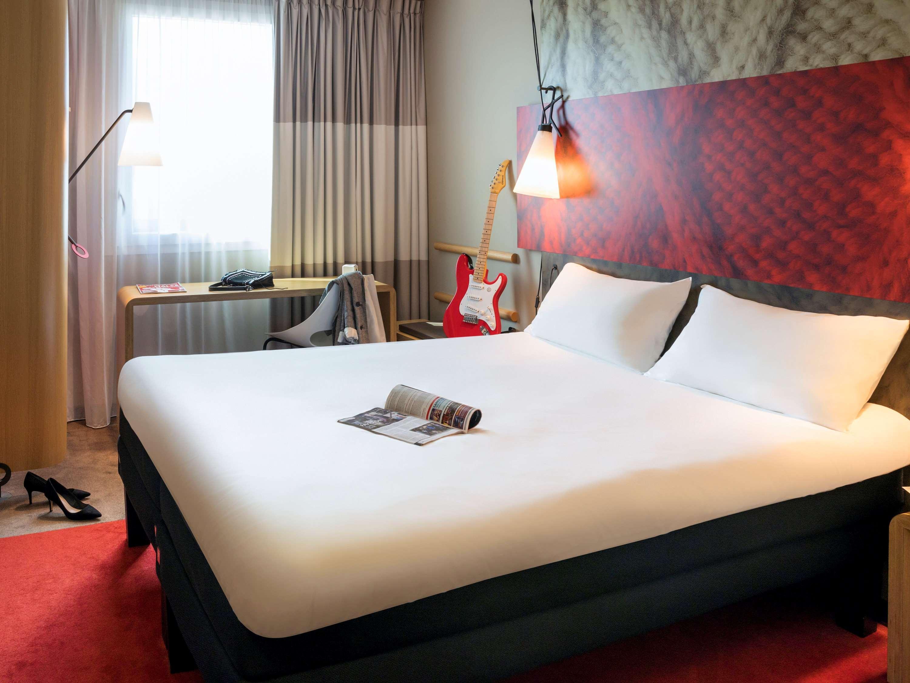 Ibis Saint Quentin En Yvelines - Velodrome Hotel Монтини-льо-Бретоньо Екстериор снимка
