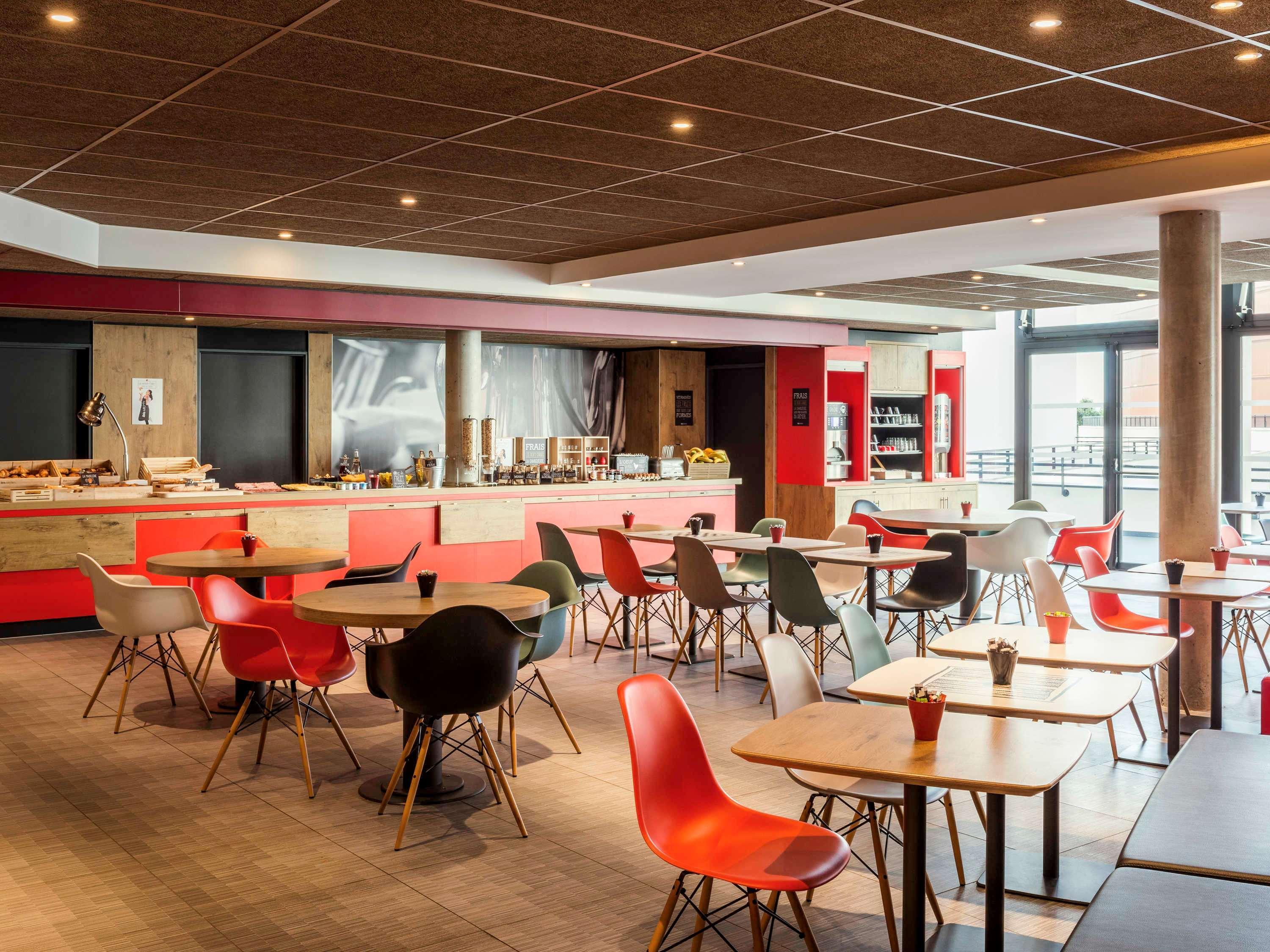 Ibis Saint Quentin En Yvelines - Velodrome Hotel Монтини-льо-Бретоньо Екстериор снимка