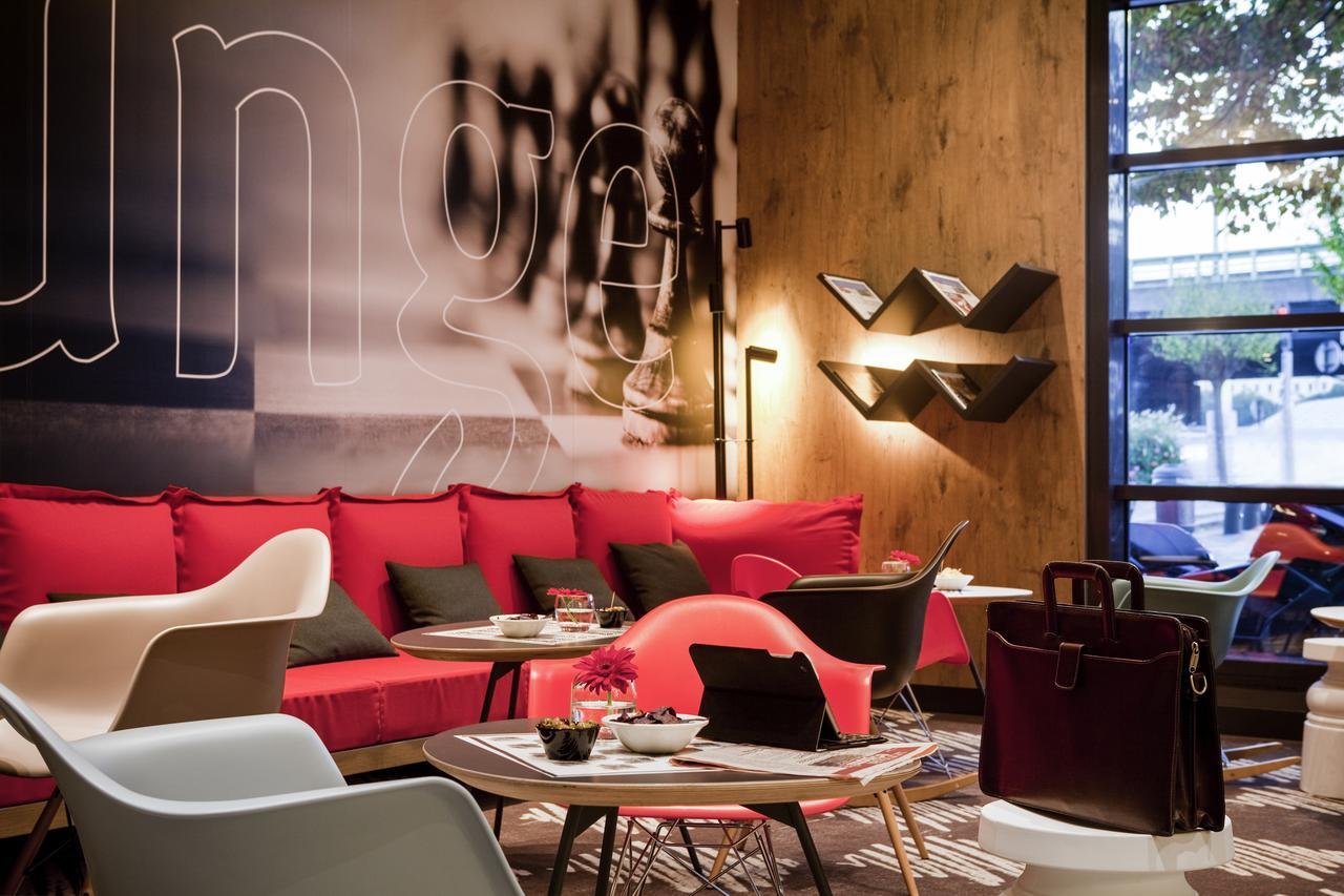 Ibis Saint Quentin En Yvelines - Velodrome Hotel Монтини-льо-Бретоньо Екстериор снимка