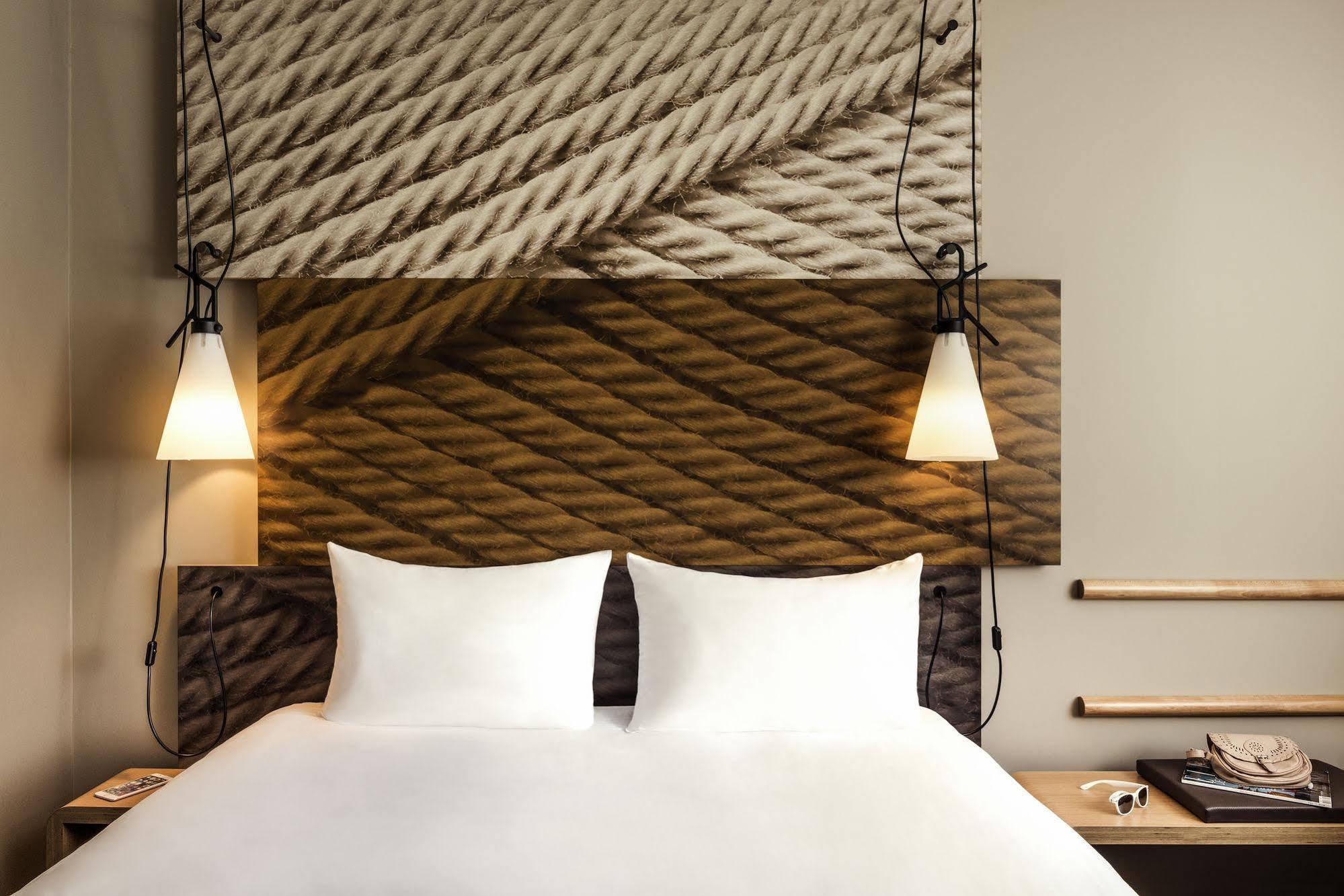 Ibis Saint Quentin En Yvelines - Velodrome Hotel Монтини-льо-Бретоньо Екстериор снимка